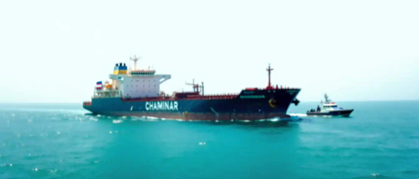 Под прицелом ВМС США: в Аравийском море досмотрели танкер под флагом Коморских Островов