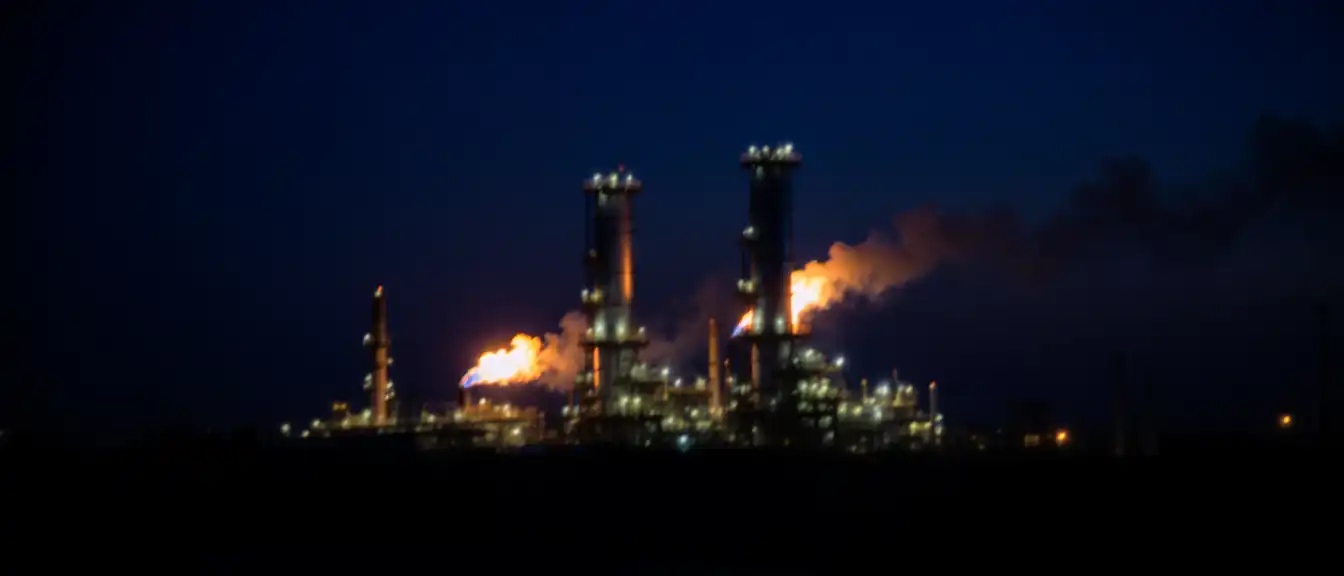 Топливный голод отступает: Александр Новак сообщил о возобновлении работы нефтеперерабатывающих заводов